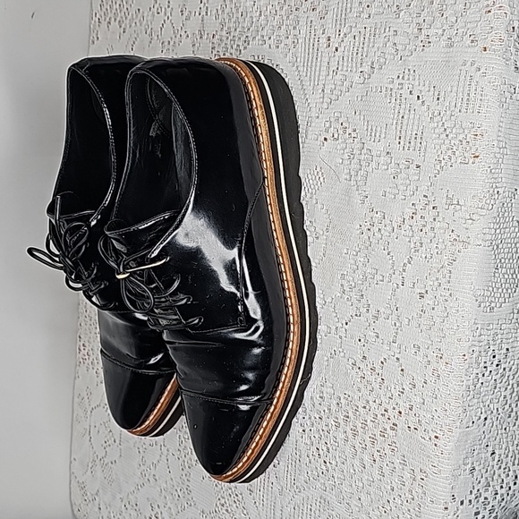 Vince. Patent leather black lace up Oxford flats shoes sz 7.5 - Picture 1 of 7